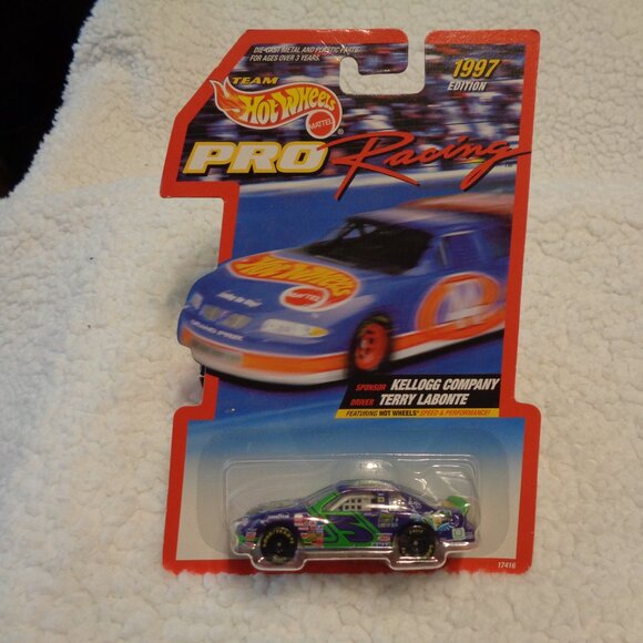 Terry LaBonte Hot Wheels Pro Racing 1/64 Car Kellogg's Spooky Fruit Loops 1997 - Picture 3 of 14